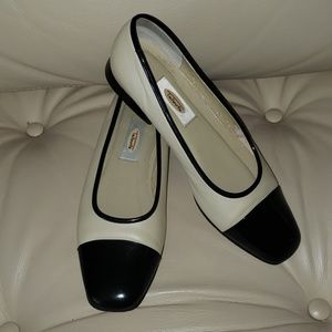 Talbots Flats Blk. Patent Leather/cream